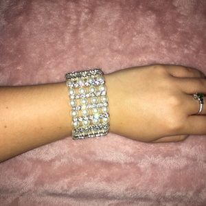 Pearl and diamond bracelet